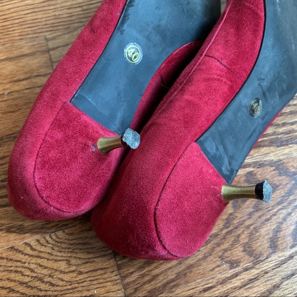 Anthropologie 40 9 Red Brass Tipped Kitten Heels - Picture 6 of 7